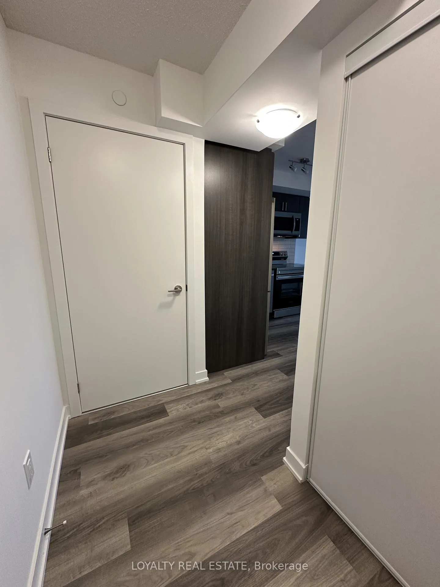 Photo 4 of Unit 1501, 1010 Sandy Beach Road, Pickering, Bay Ridges — HOMEH