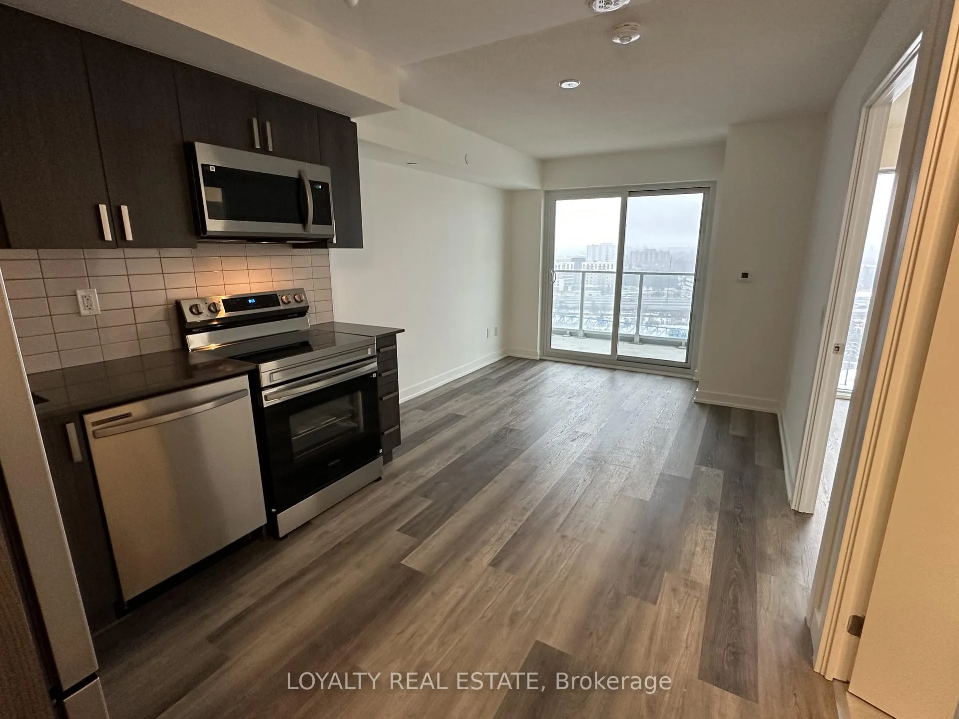 Photo 5 of Unit 1501, 1010 Sandy Beach Road, Pickering, Bay Ridges — HOMEH