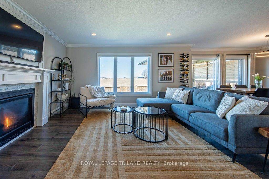 Photo 9 of 178 Gilmour Drive, Lucan Biddulph, Lucan — HOMEH