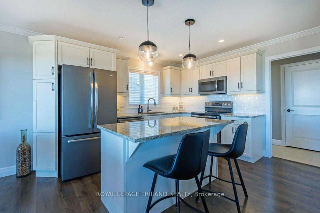 Photo 15 of 178 Gilmour Drive, Lucan Biddulph, Lucan — HOMEH