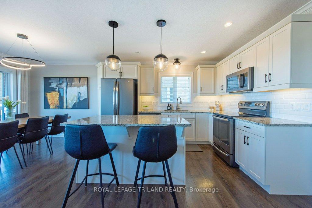 Photo 16 of 178 Gilmour Drive, Lucan Biddulph, Lucan — HOMEH