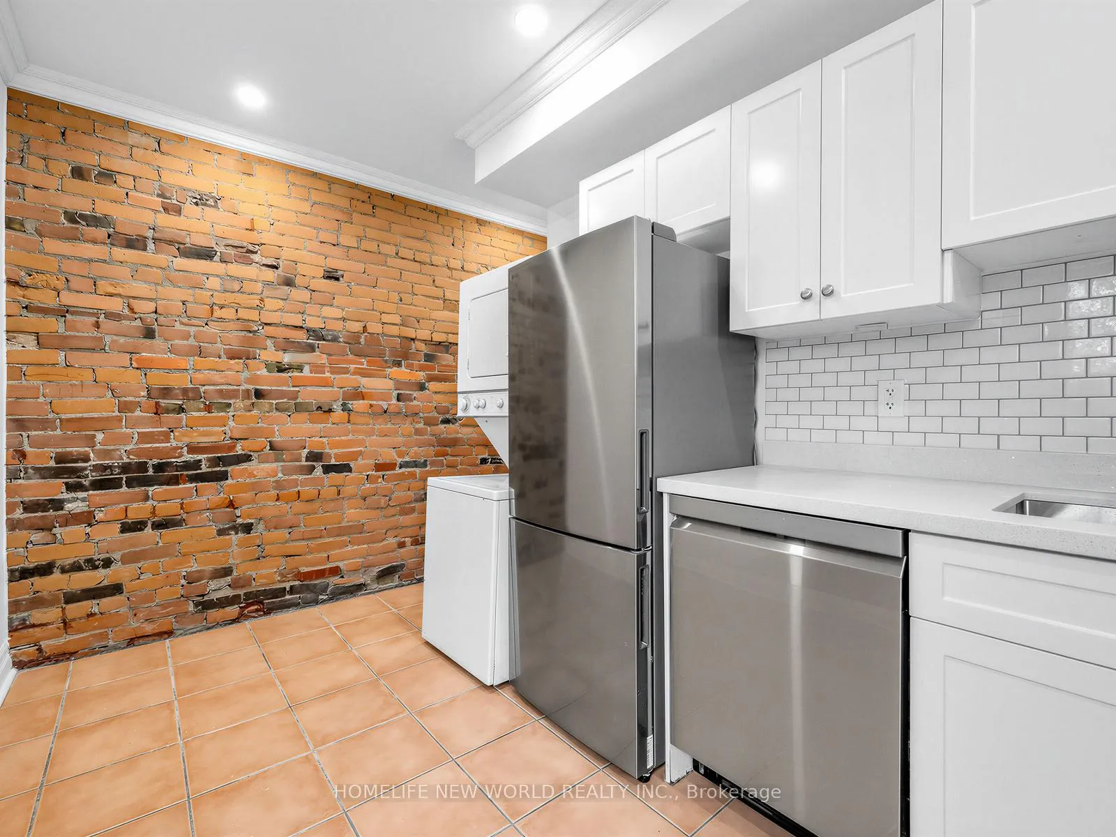 Photo 8 of Unit Upper, 1005 Bathurst Street, Toronto, The Annex — HOMEH