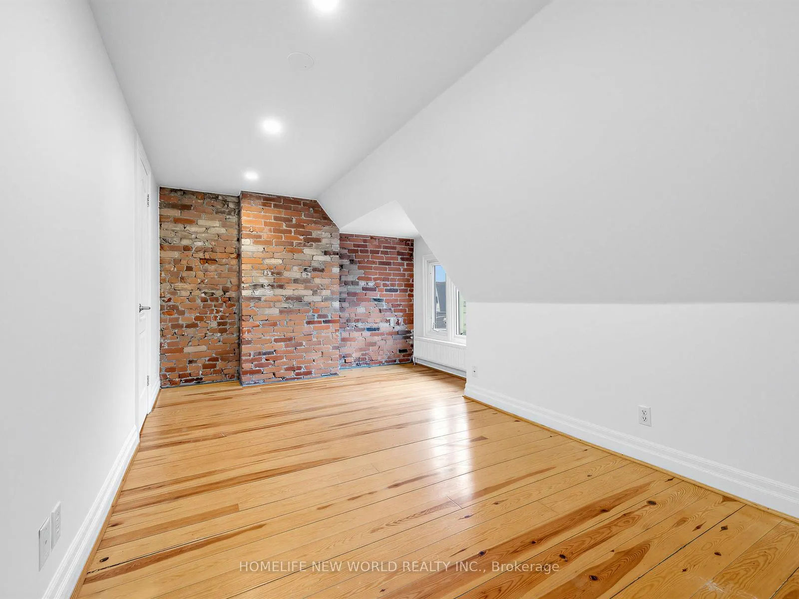 Photo 17 of Unit Upper, 1005 Bathurst Street, Toronto, The Annex — HOMEH