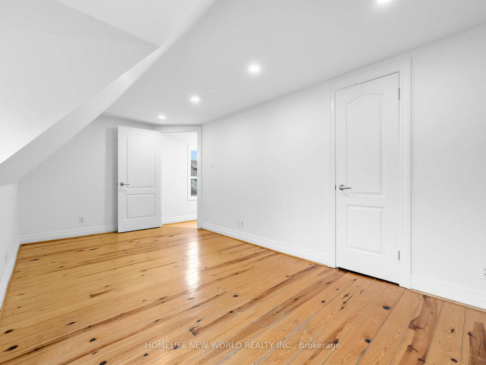 Photo 19 of Unit Upper, 1005 Bathurst Street, Toronto, The Annex — HOMEH