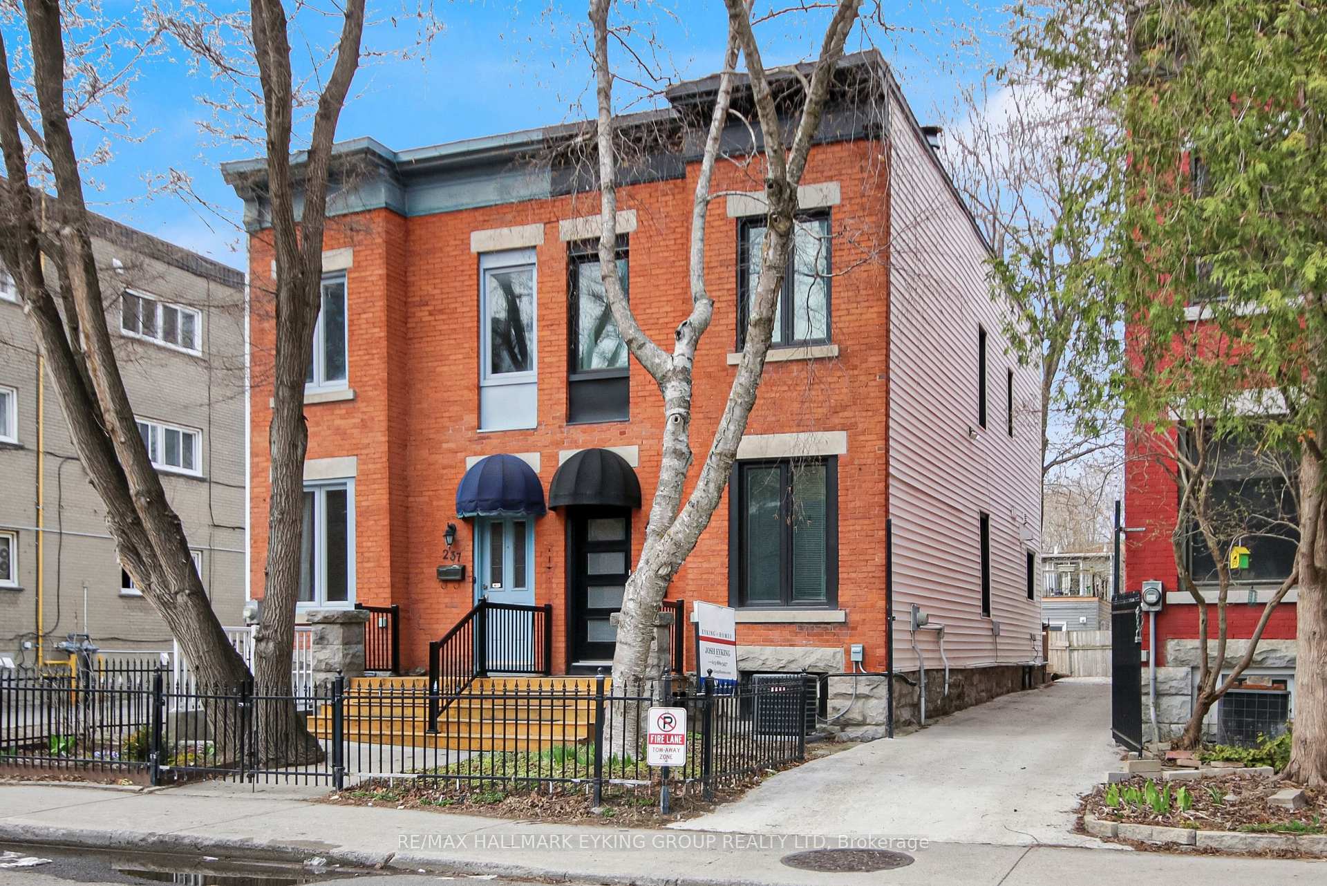 Front of 239 York Street