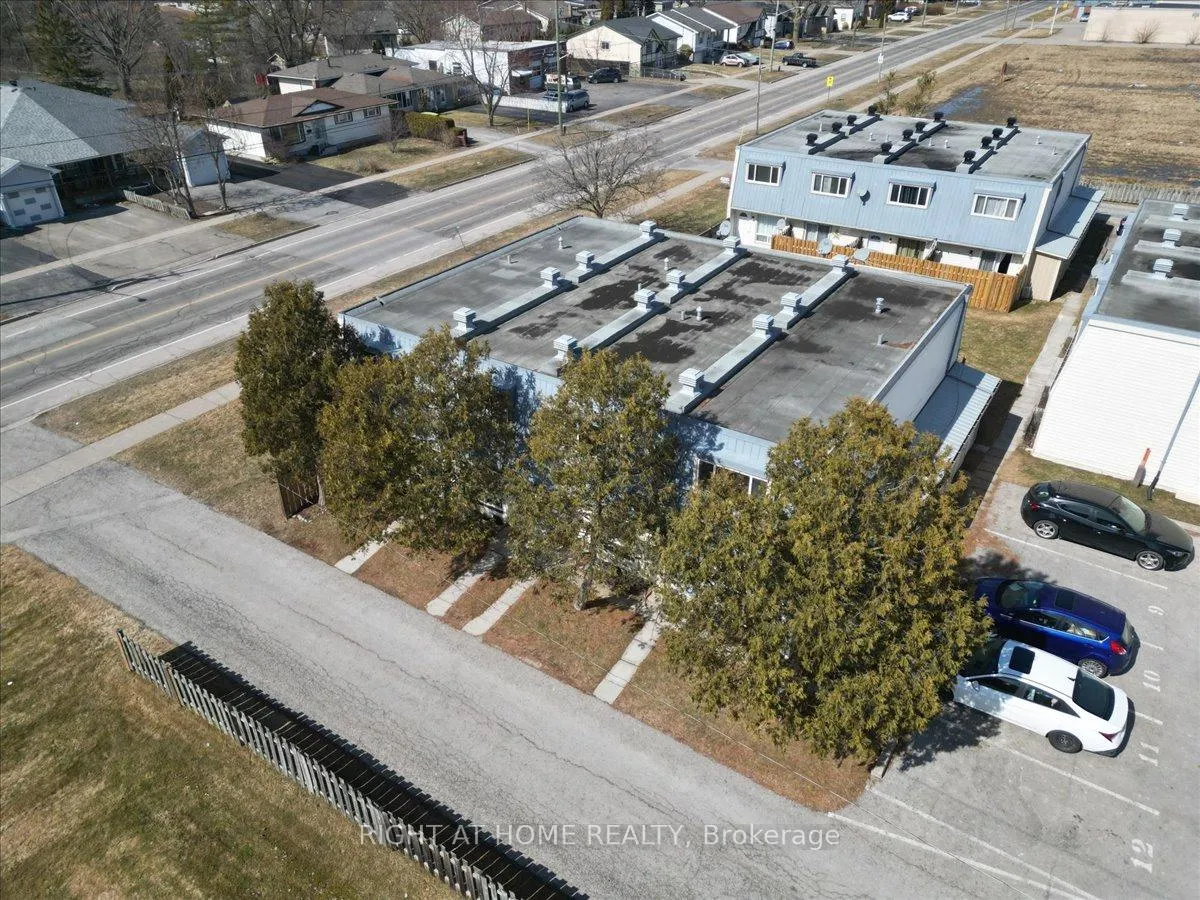 Photo 3 of Unit 11, 8646 Willoughby Drive, Niagara Falls, Chippawa — HOMEH