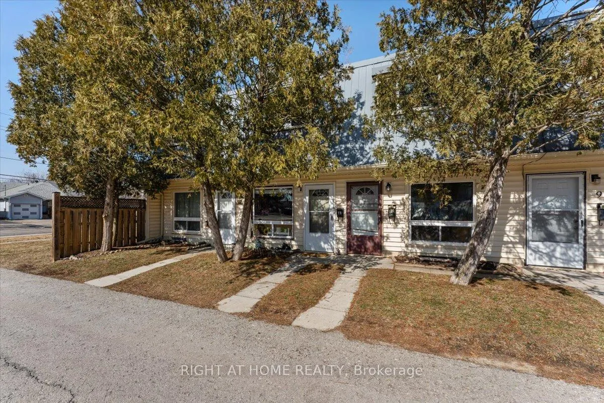 Photo 4 of Unit 11, 8646 Willoughby Drive, Niagara Falls, Chippawa — HOMEH