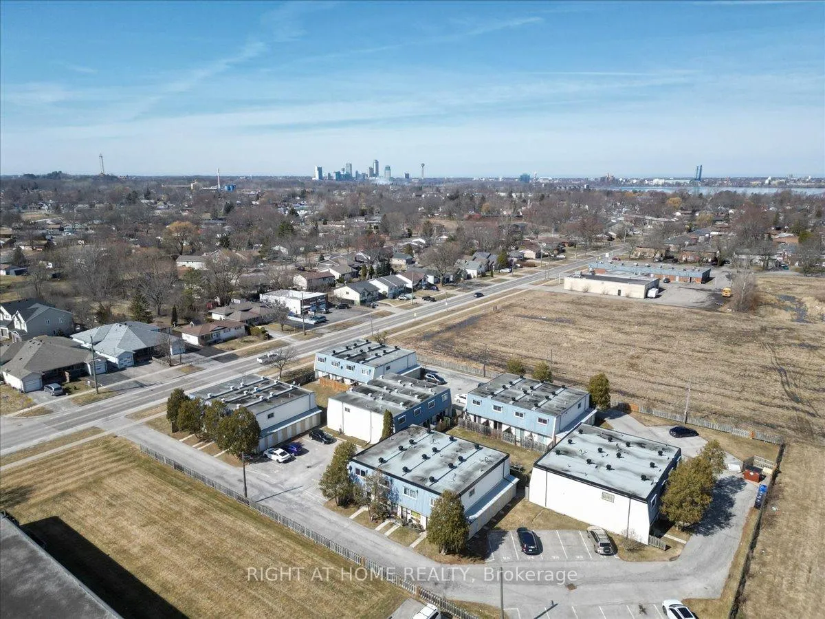 Photo 33 of Unit 11, 8646 Willoughby Drive, Niagara Falls, Chippawa — HOMEH