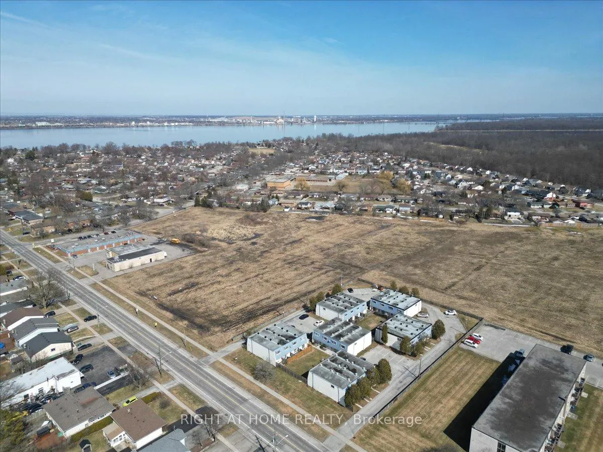 Photo 36 of Unit 11, 8646 Willoughby Drive, Niagara Falls, Chippawa — HOMEH