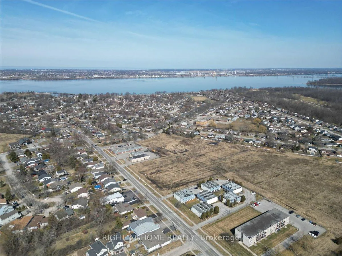 Photo 37 of Unit 11, 8646 Willoughby Drive, Niagara Falls, Chippawa — HOMEH