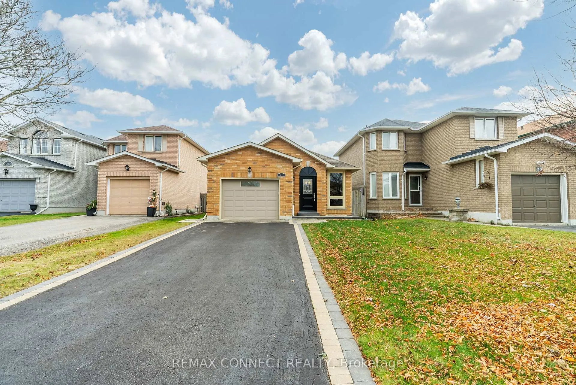 Photo 2 of 21 Caleche Avenue, Clarington, Courtice — HOMEH