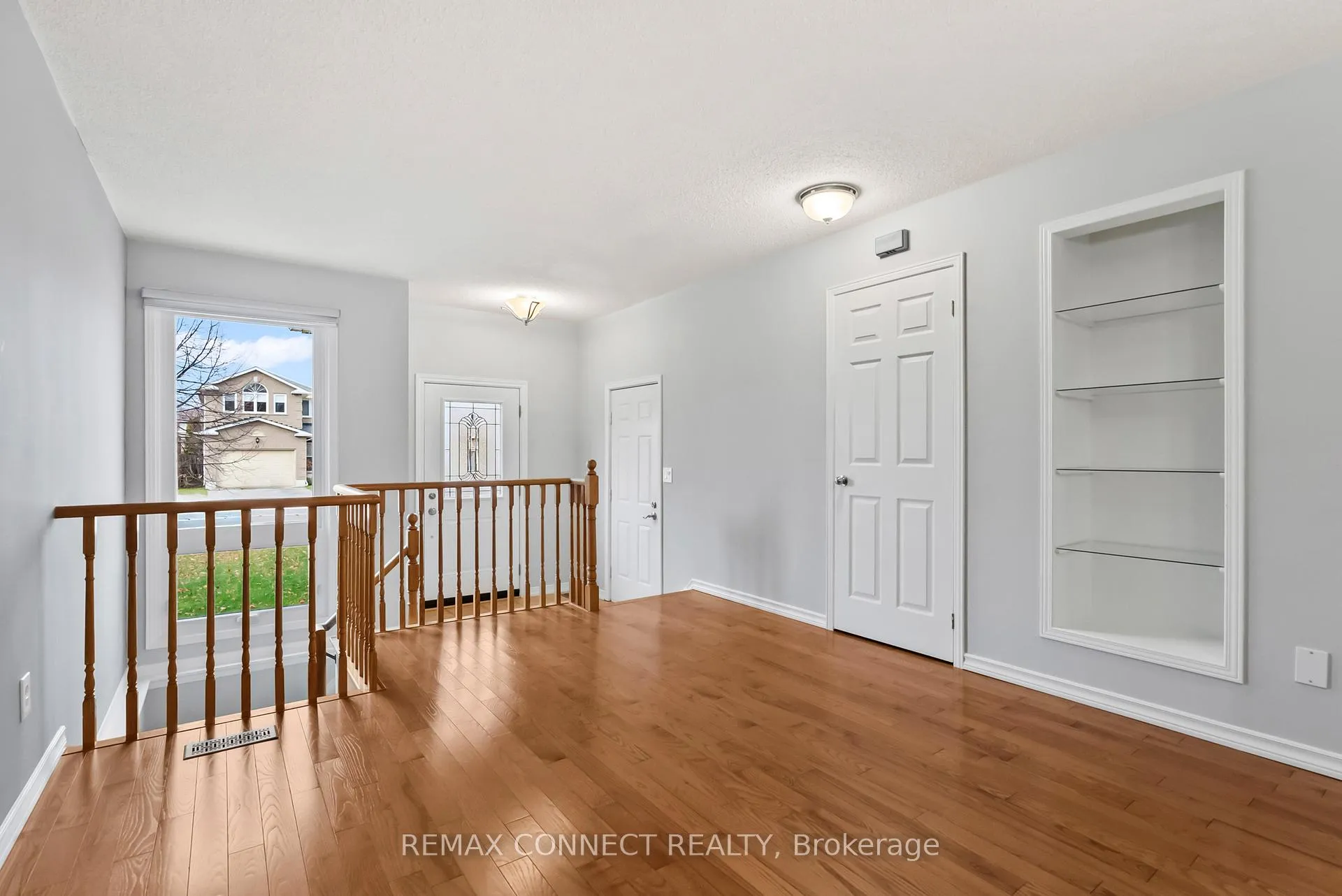 Photo 3 of 21 Caleche Avenue, Clarington, Courtice — HOMEH