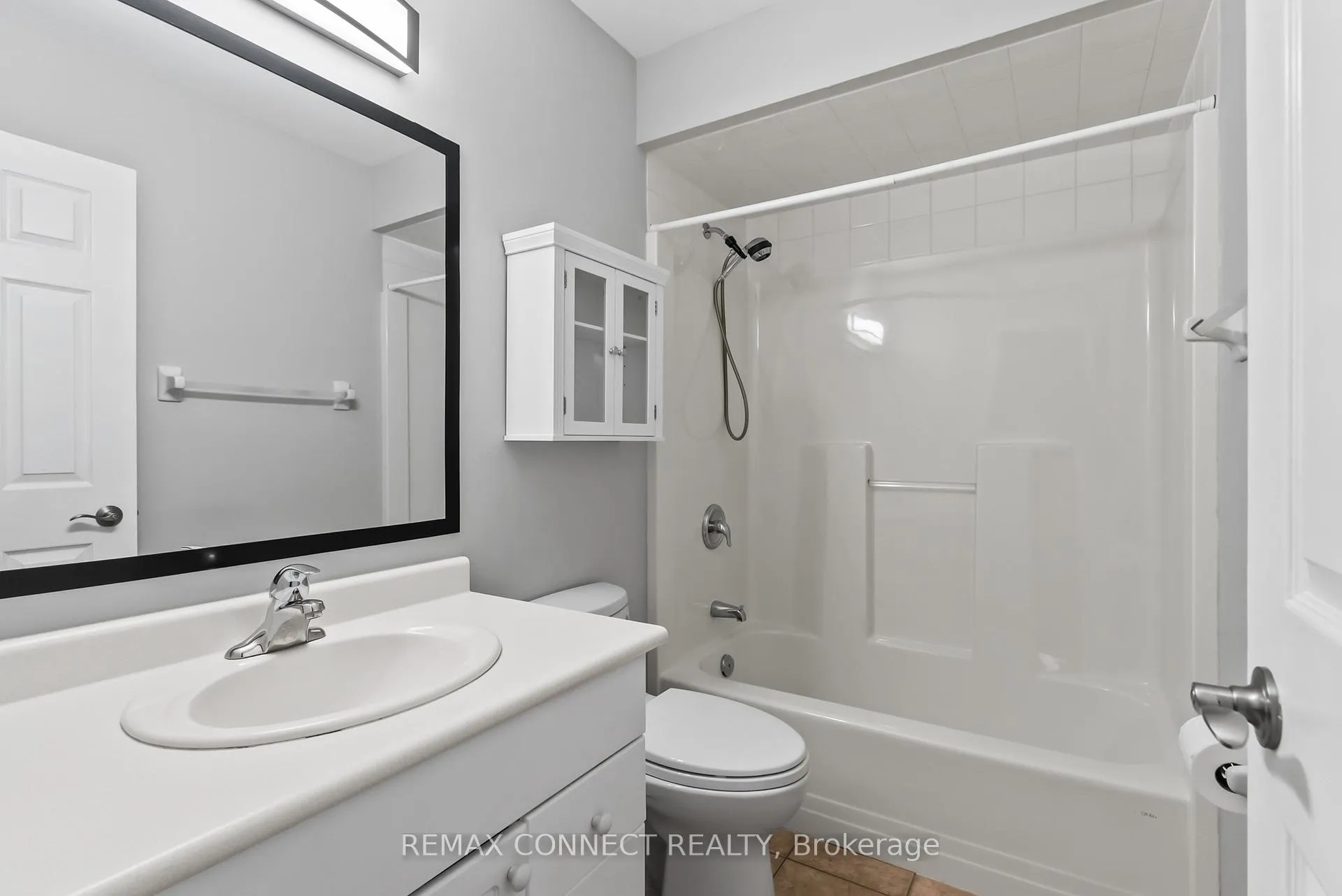 Photo 11 of 21 Caleche Avenue, Clarington, Courtice — HOMEH