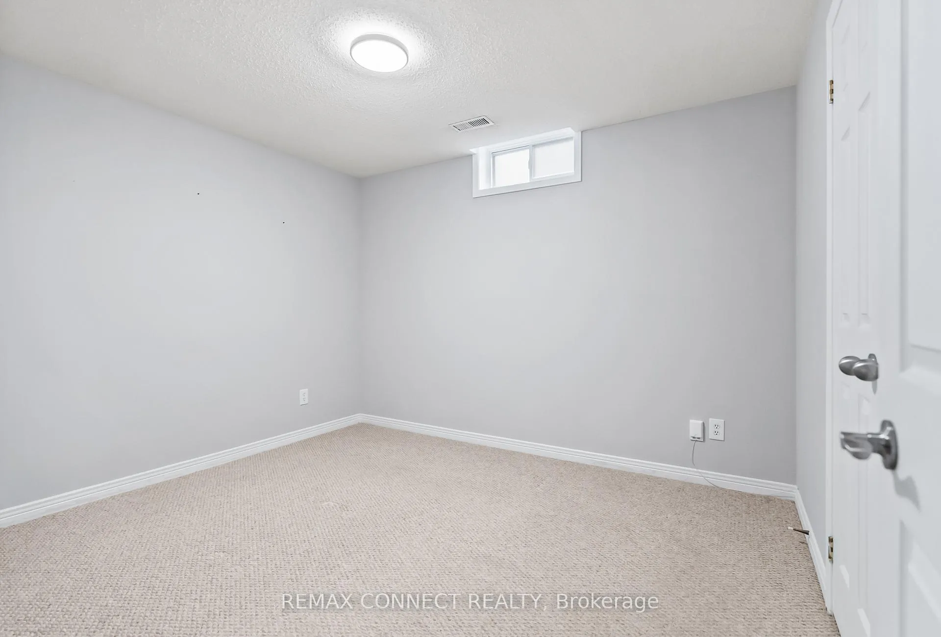 Photo 17 of 21 Caleche Avenue, Clarington, Courtice — HOMEH