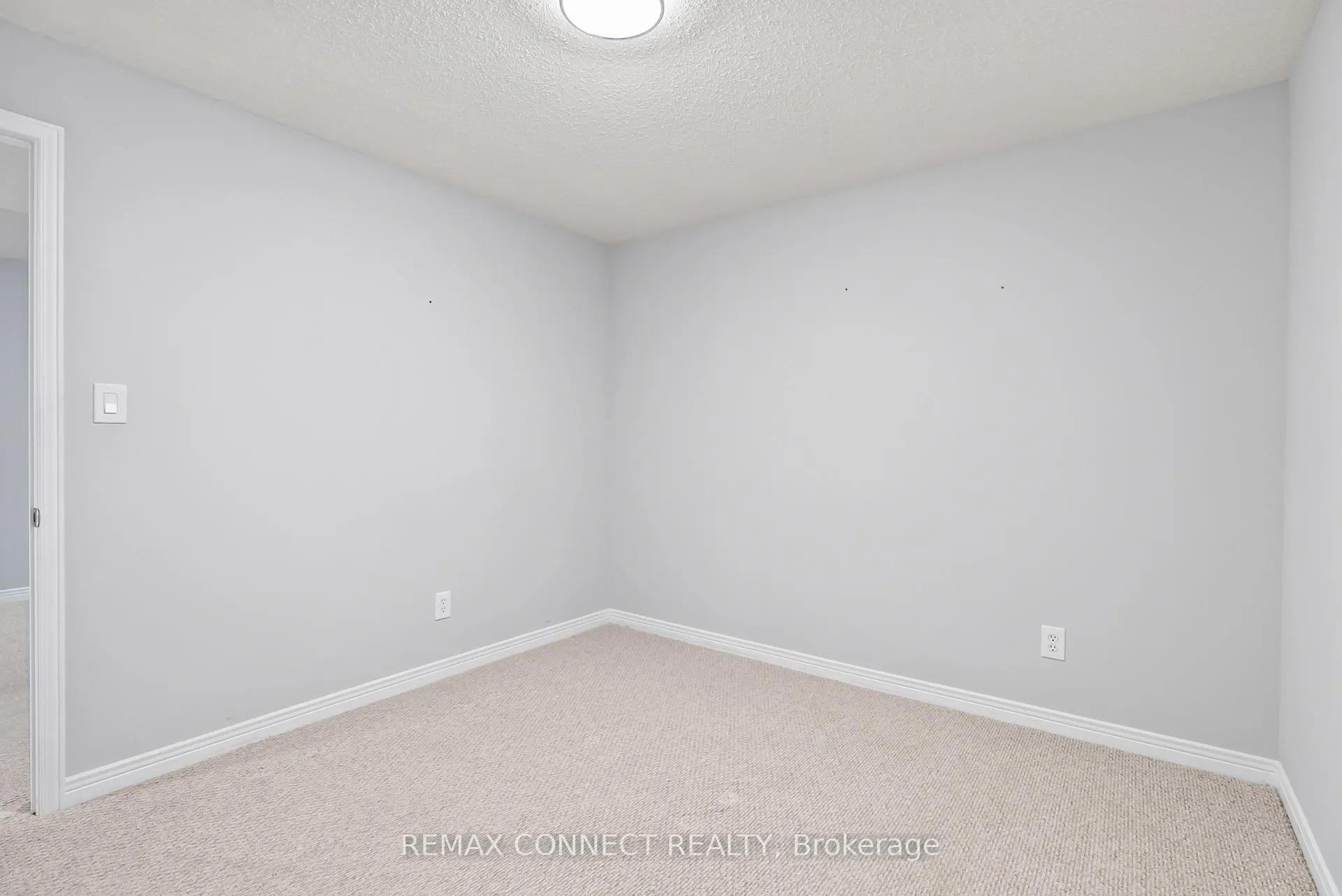 Photo 18 of 21 Caleche Avenue, Clarington, Courtice — HOMEH