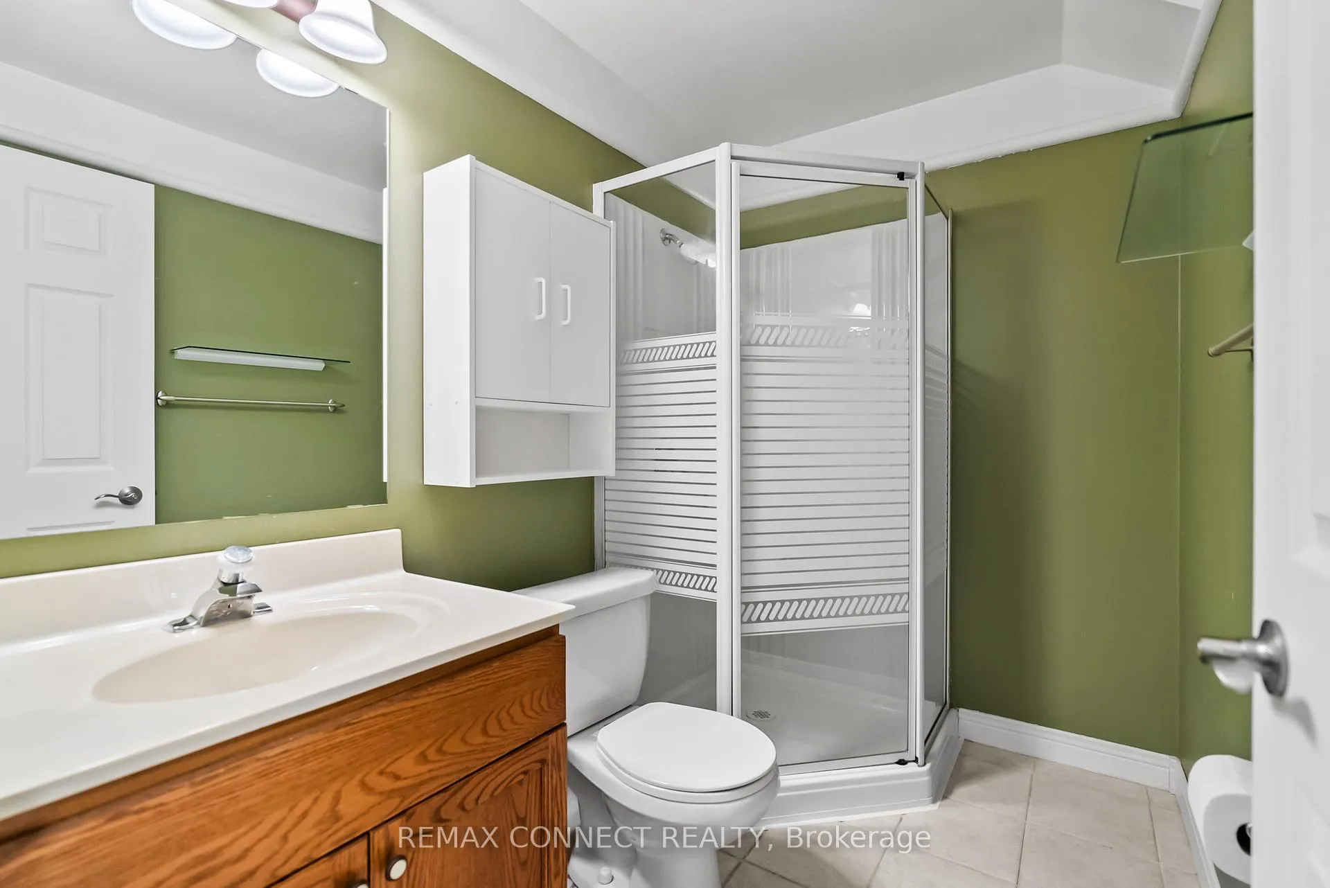 Photo 20 of 21 Caleche Avenue, Clarington, Courtice — HOMEH