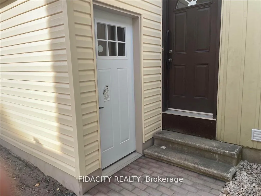 Photo 2 of Unit B, 232 Equestrian Drive, Ottawa, Kanata - Bridlewood — HOMEH