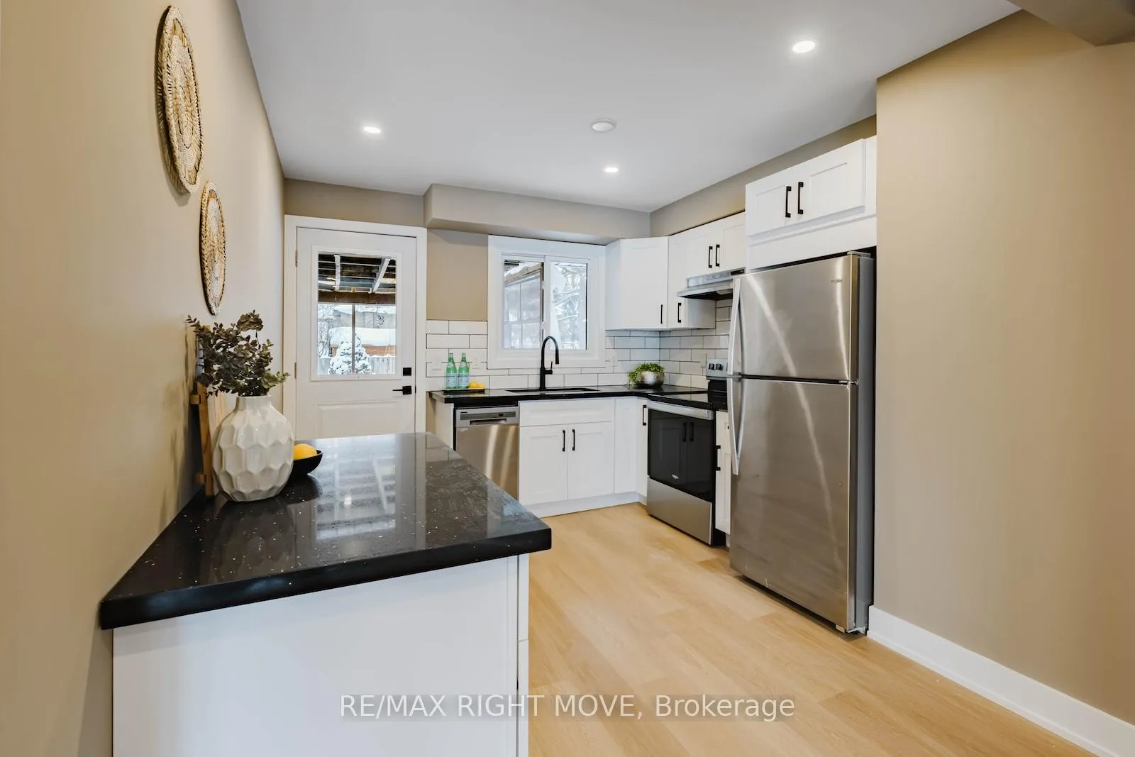 Photo 3 of 198 Rose Street, Barrie, Wellington — HOMEH