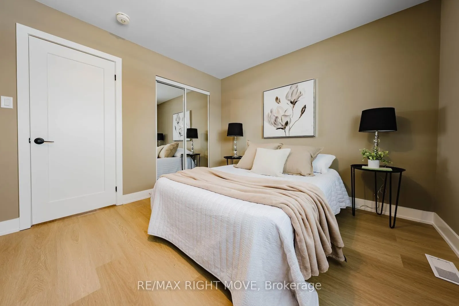 Photo 4 of 198 Rose Street, Barrie, Wellington — HOMEH
