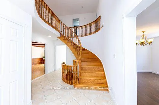 Photo 4 of 17 Southview Drive, Vaughan, Concord — HOMEH