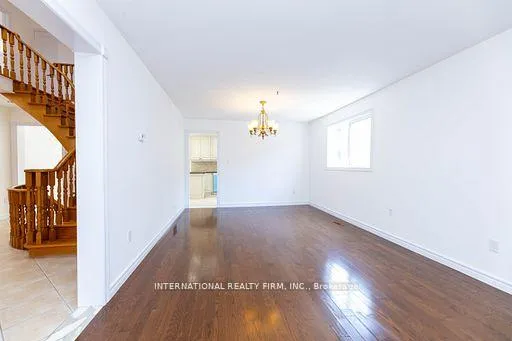 Photo 5 of 17 Southview Drive, Vaughan, Concord — HOMEH