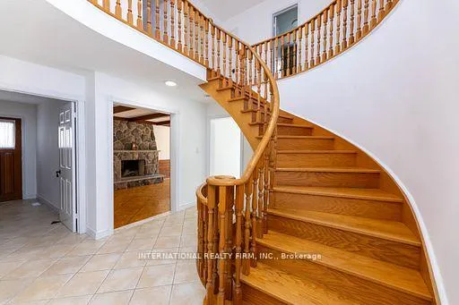 Photo 12 of 17 Southview Drive, Vaughan, Concord — HOMEH