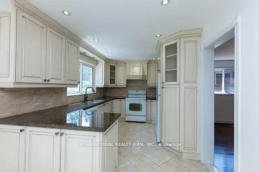 Photo 16 of 17 Southview Drive, Vaughan, Concord — HOMEH