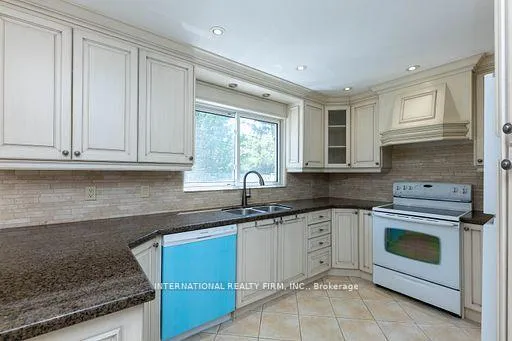 Photo 18 of 17 Southview Drive, Vaughan, Concord — HOMEH