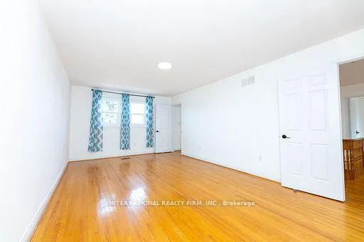Photo 20 of 17 Southview Drive, Vaughan, Concord — HOMEH