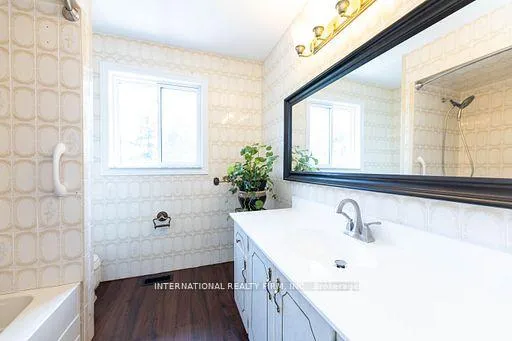 Photo 23 of 17 Southview Drive, Vaughan, Concord — HOMEH