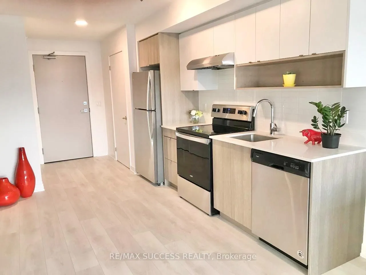 Photo 5 of Unit 9, 1117 Cooke Boulevard, Burlington, LaSalle — HOMEH