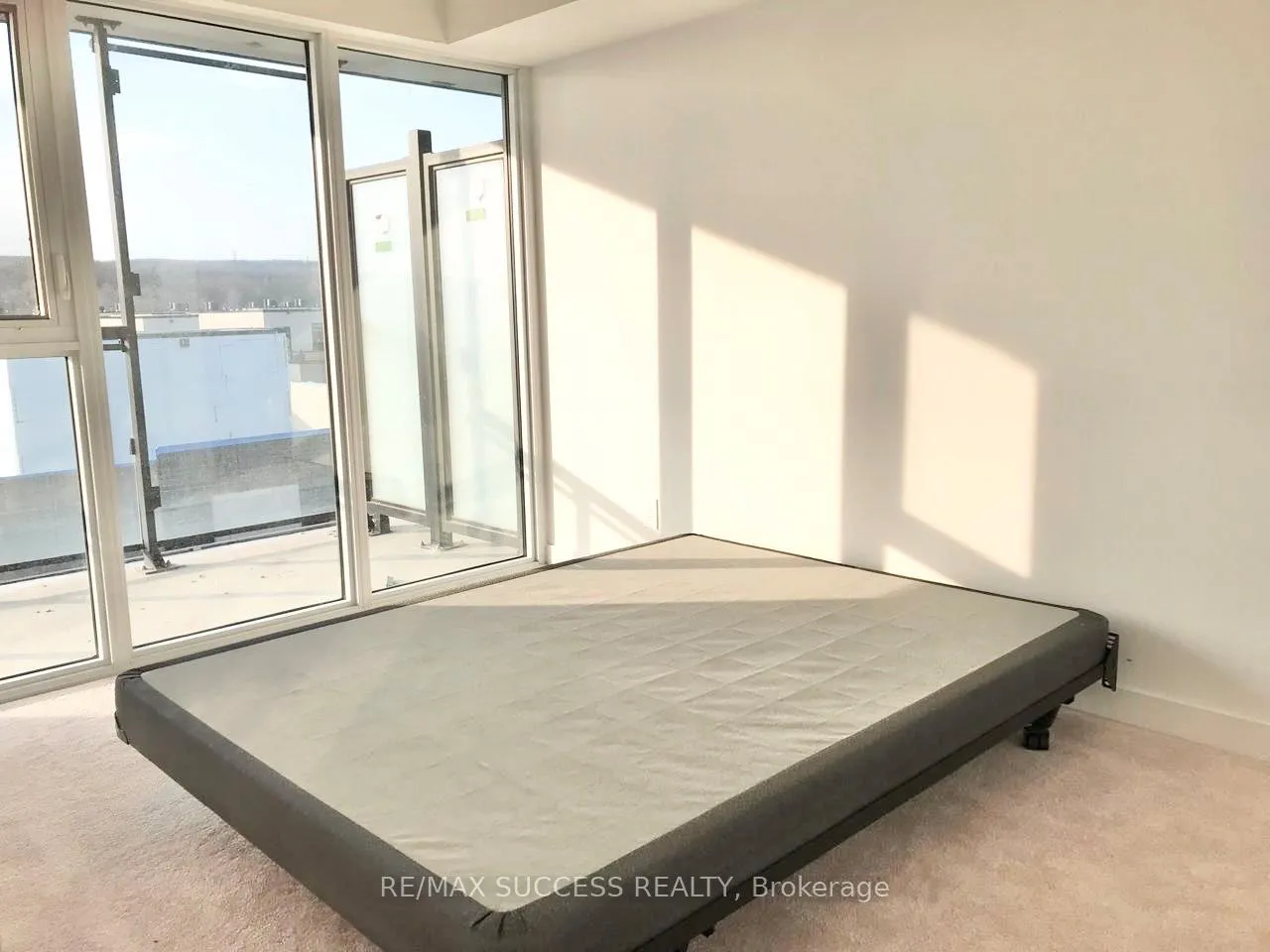 Photo 6 of Unit 9, 1117 Cooke Boulevard, Burlington, LaSalle — HOMEH