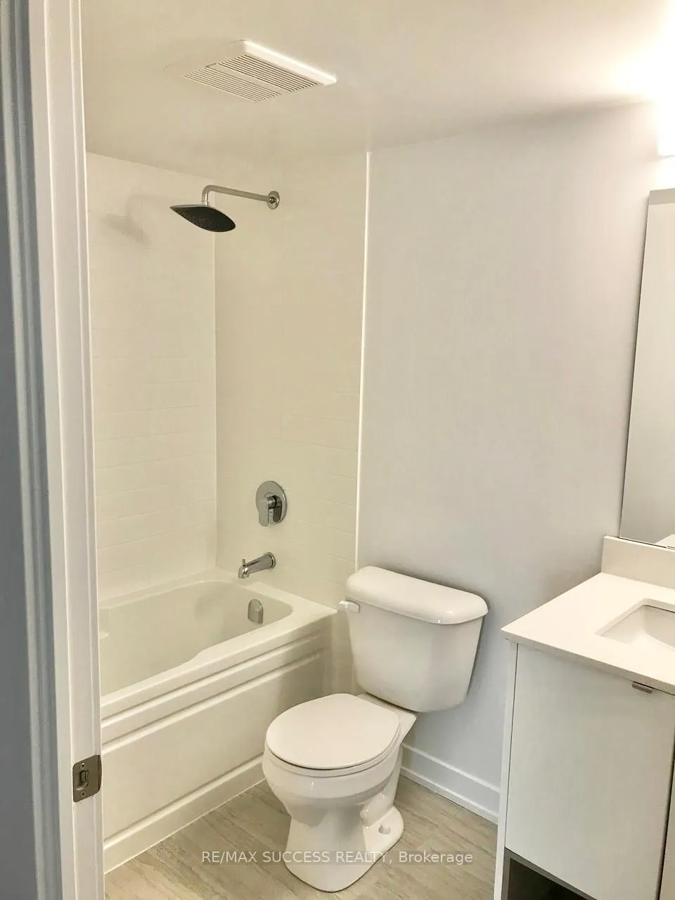 Photo 7 of Unit 9, 1117 Cooke Boulevard, Burlington, LaSalle — HOMEH
