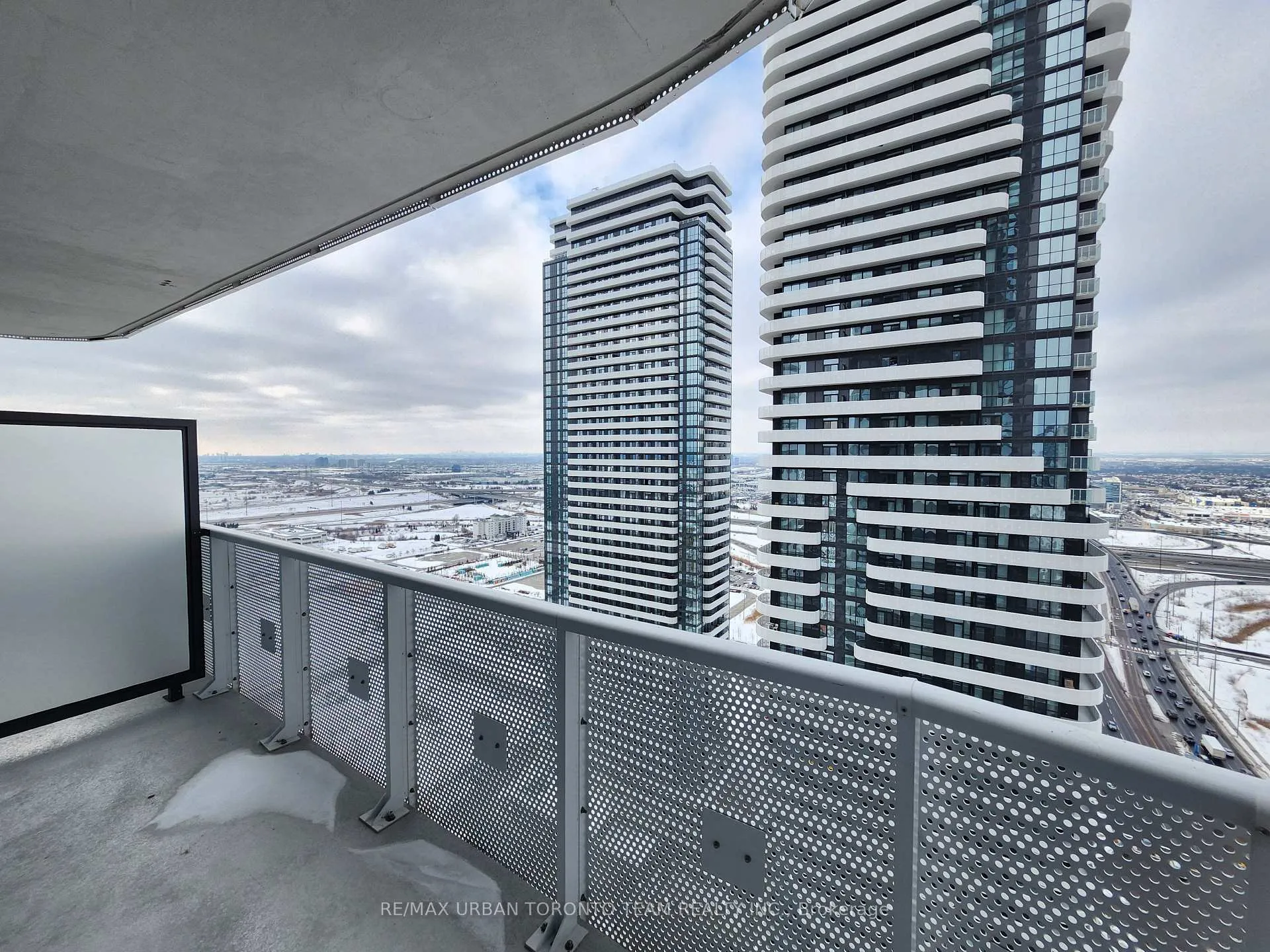 Photo 1 of Unit 3301, 8 Interchange Way, Vaughan, Vaughan Corporate Centre — HOMEH