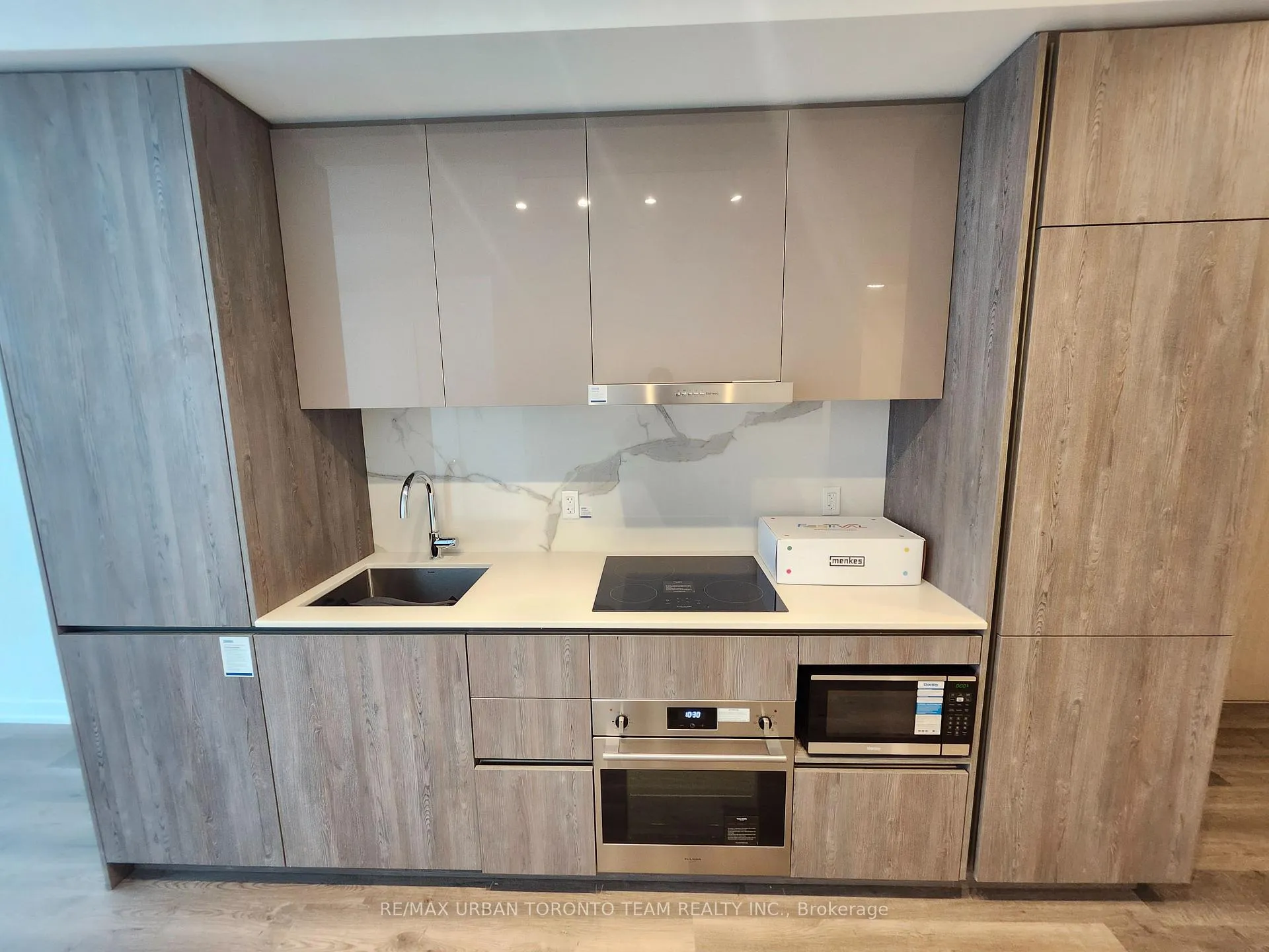 Photo 3 of Unit 3301, 8 Interchange Way, Vaughan, Vaughan Corporate Centre — HOMEH