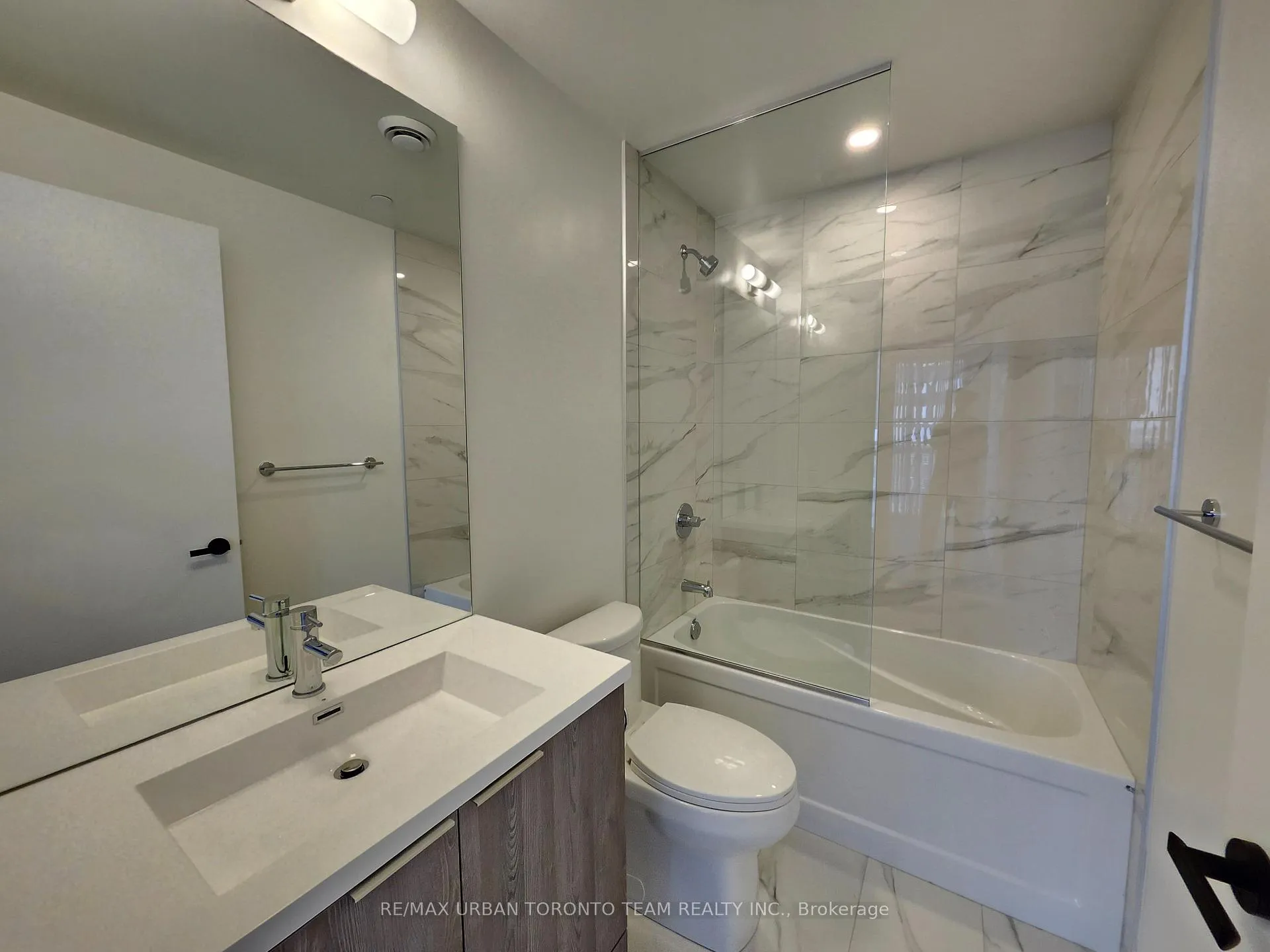 Photo 7 of Unit 3301, 8 Interchange Way, Vaughan, Vaughan Corporate Centre — HOMEH