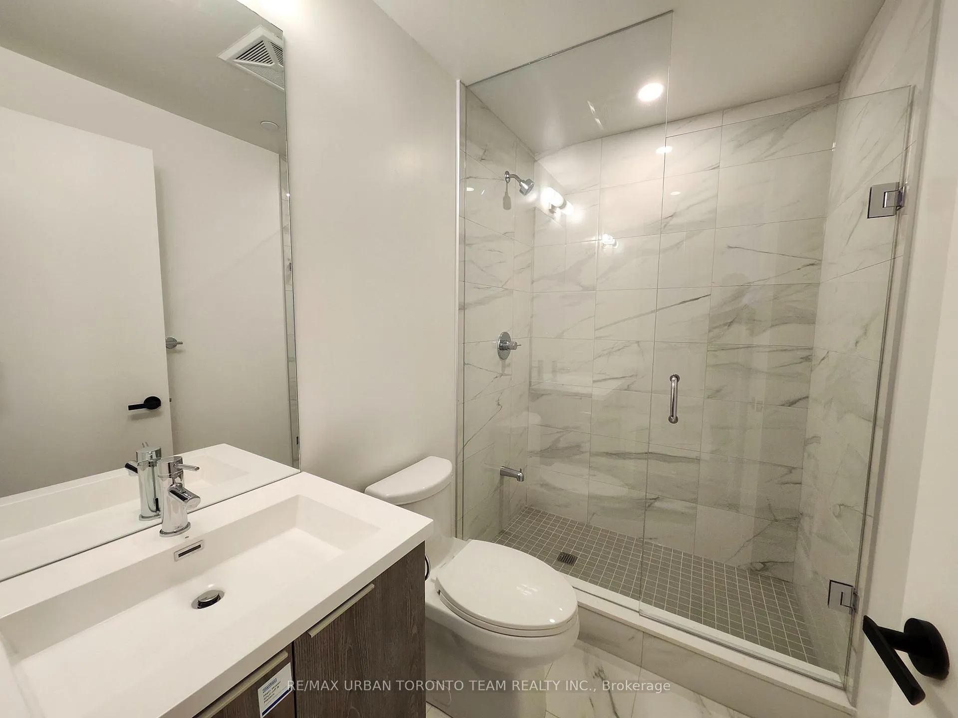 Photo 9 of Unit 3301, 8 Interchange Way, Vaughan, Vaughan Corporate Centre — HOMEH
