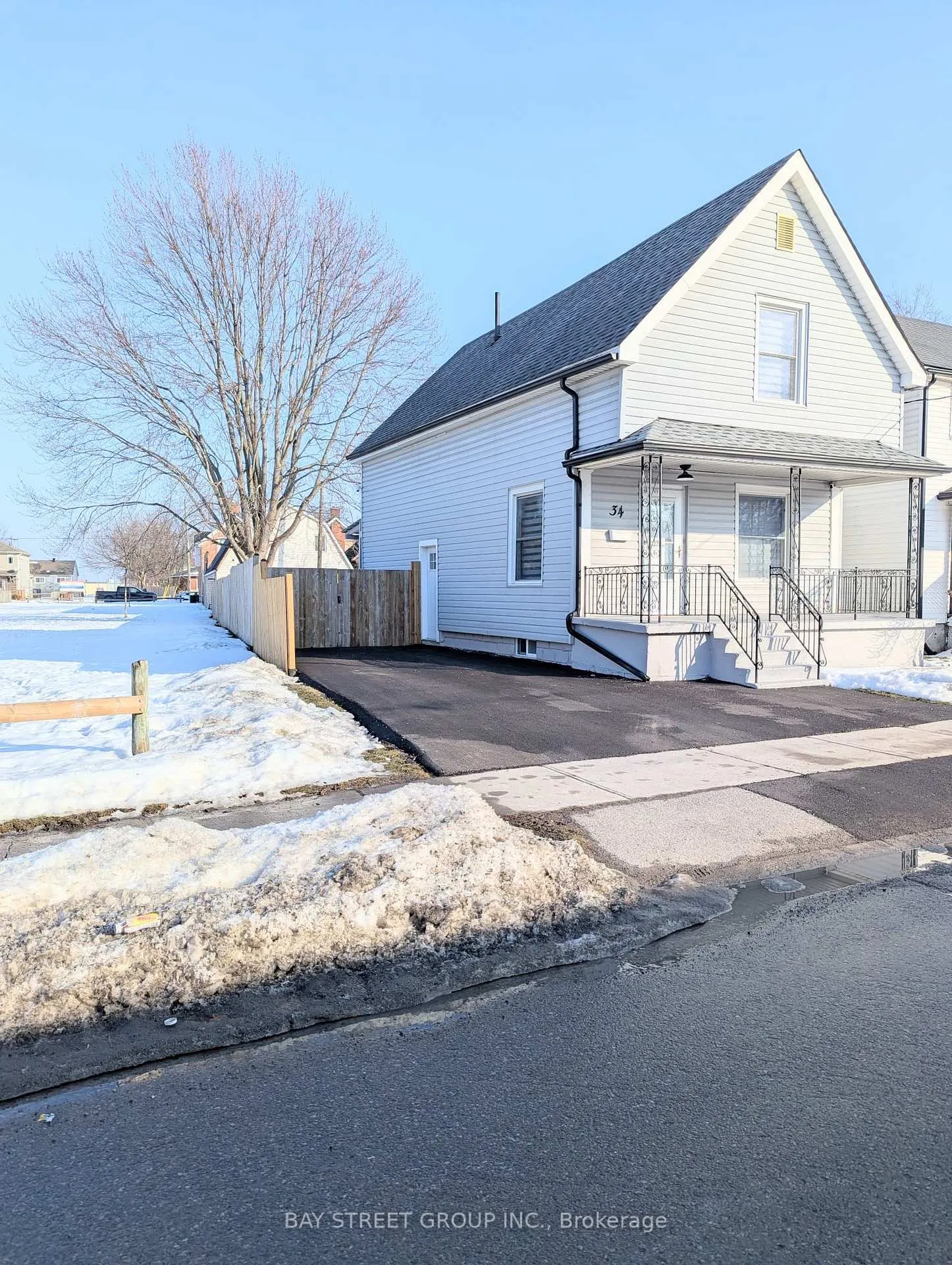 Photo 23 of 34 Tasker Street, St. Catharines, E. Chester — HOMEH