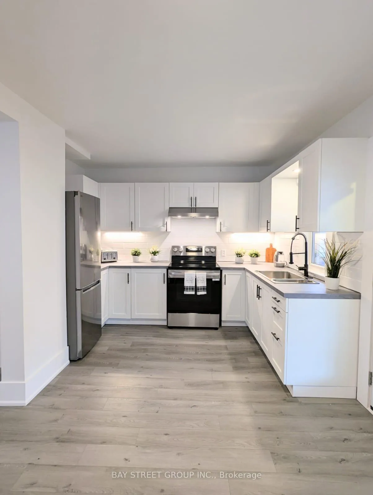 Photo 6 of 34 Tasker Street, St. Catharines, E. Chester — HOMEH