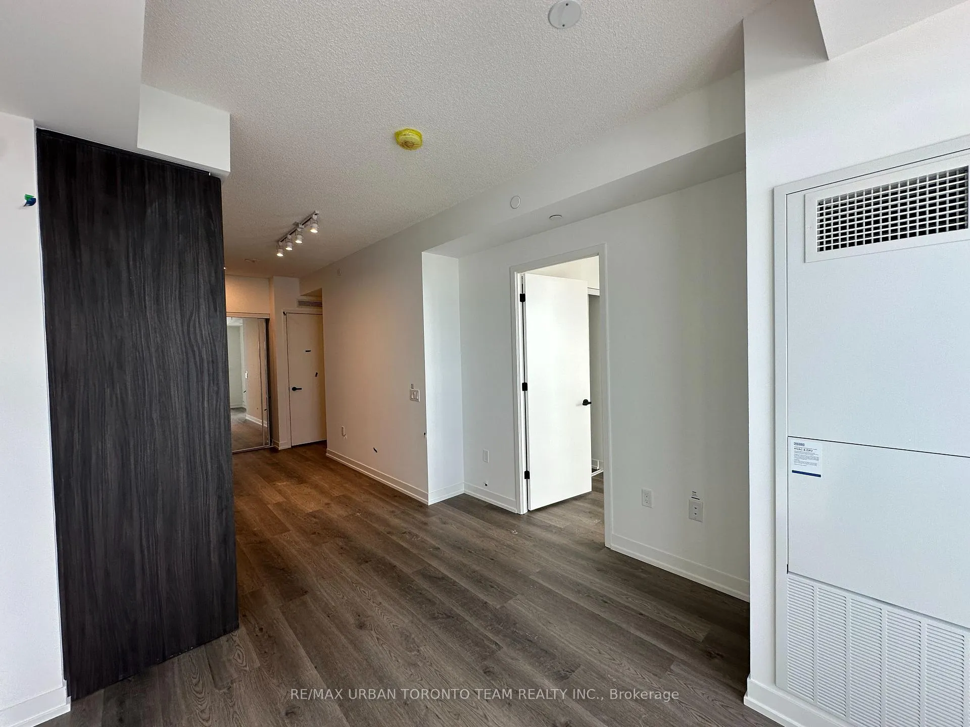 Photo 7 of Unit 5901, 8 Interchange Way, Vaughan, Vaughan Corporate Centre — HOMEH