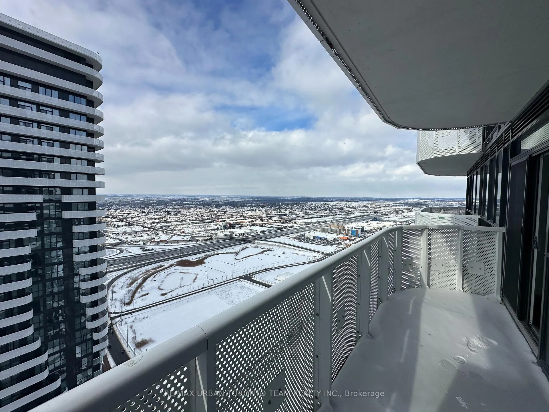 Photo 9 of Unit 5901, 8 Interchange Way, Vaughan, Vaughan Corporate Centre — HOMEH