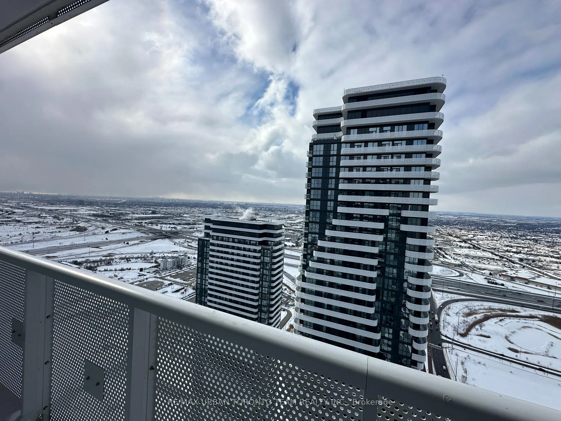 Photo 10 of Unit 5901, 8 Interchange Way, Vaughan, Vaughan Corporate Centre — HOMEH