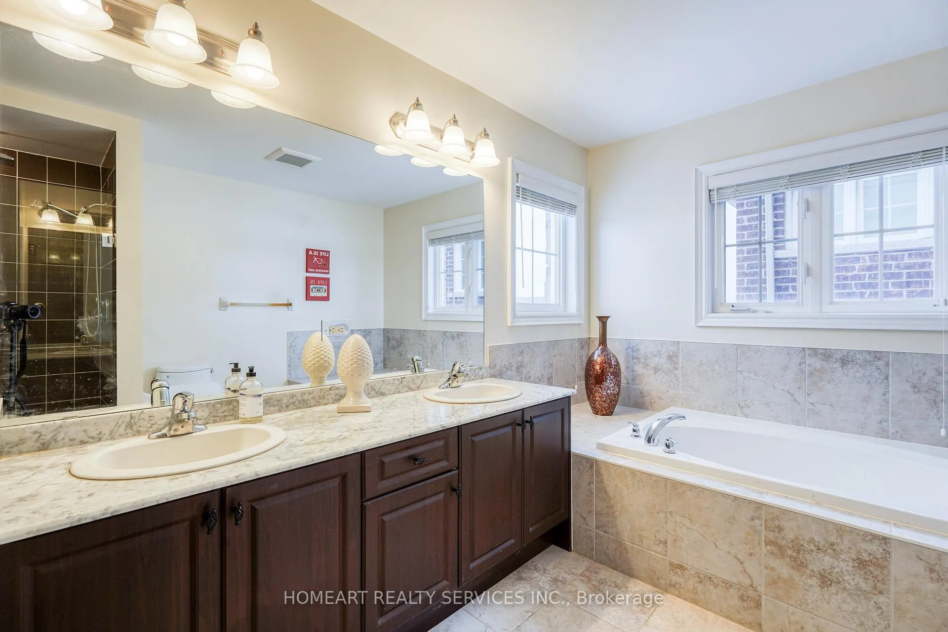 Photo 15 of 25 Gillings Street, Markham, Victoria Square — HOMEH