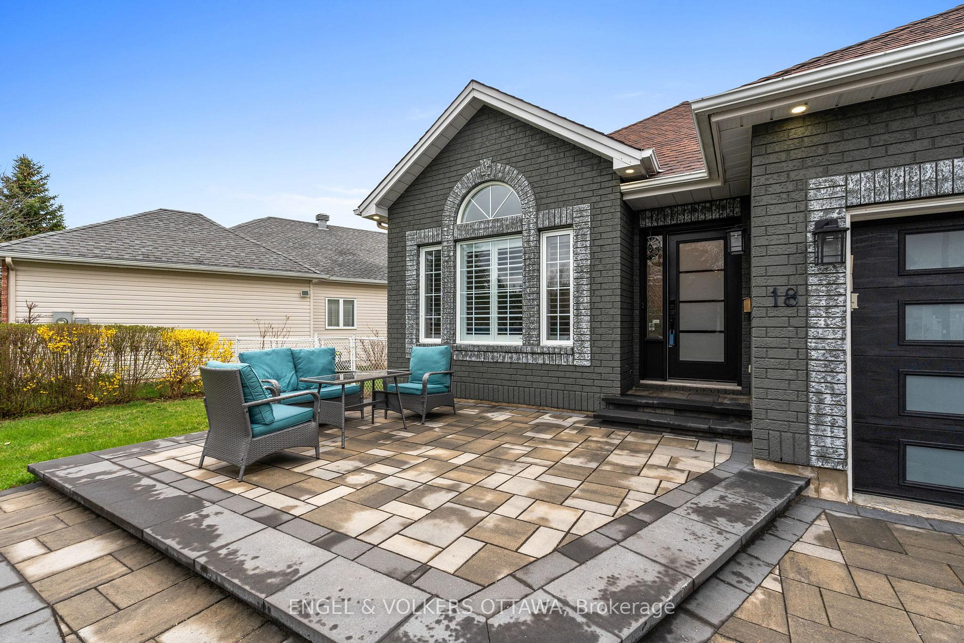 Photo 2 of 18 Fanterra Way, Ottawa, Hunt Club Park/Greenboro — HOMEH