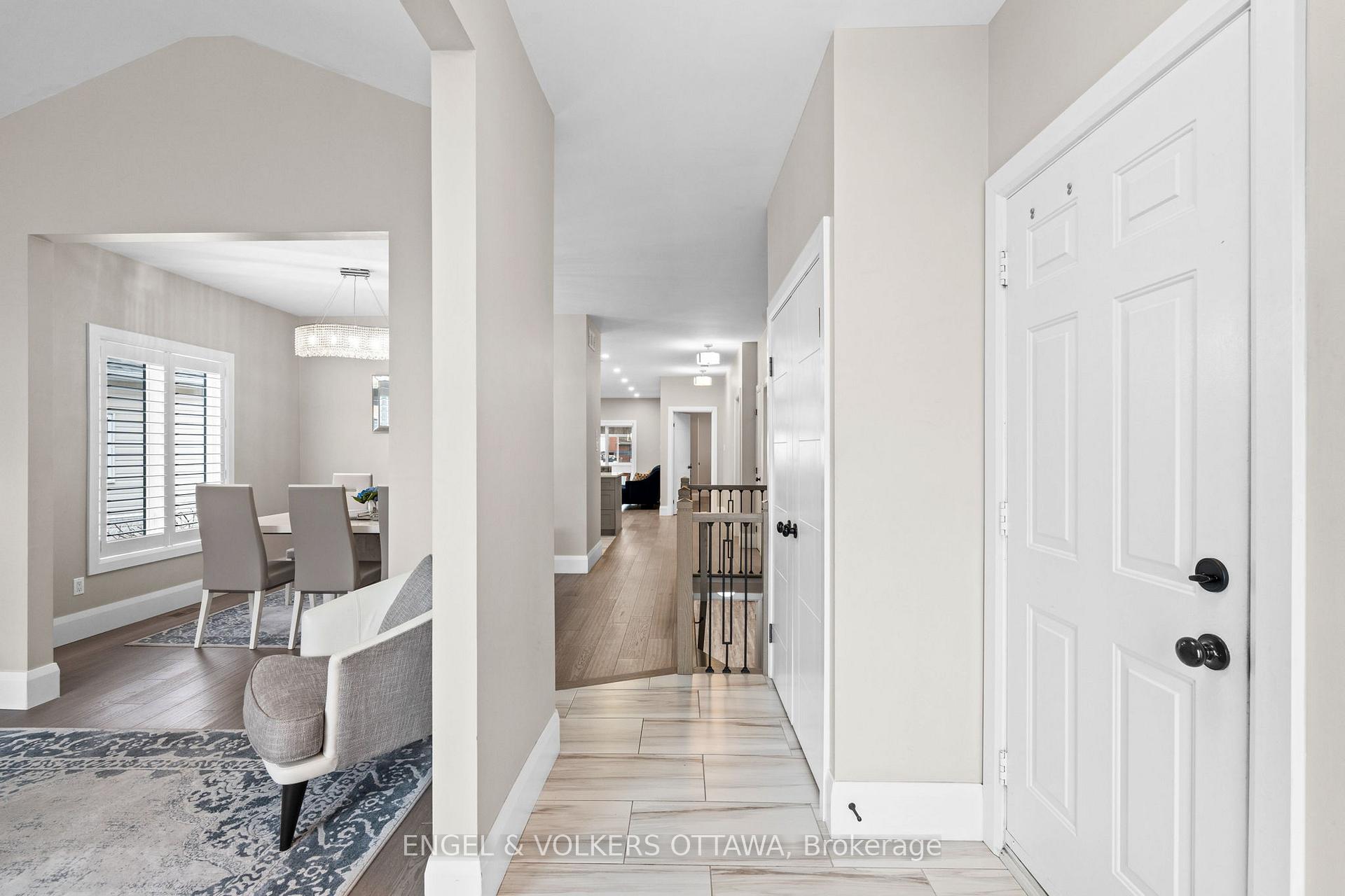 Photo 3 of 18 Fanterra Way, Ottawa, Hunt Club Park/Greenboro — HOMEH