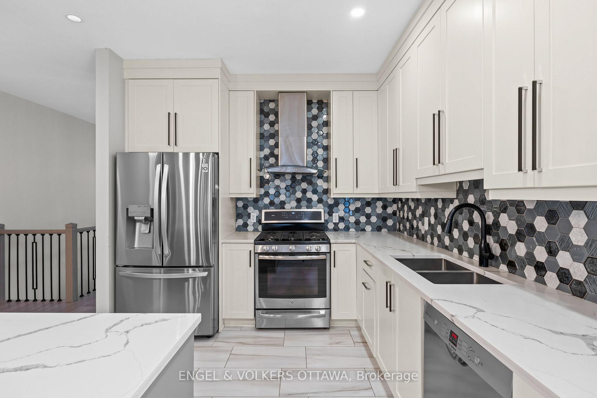 Photo 11 of 18 Fanterra Way, Ottawa, Hunt Club Park/Greenboro — HOMEH