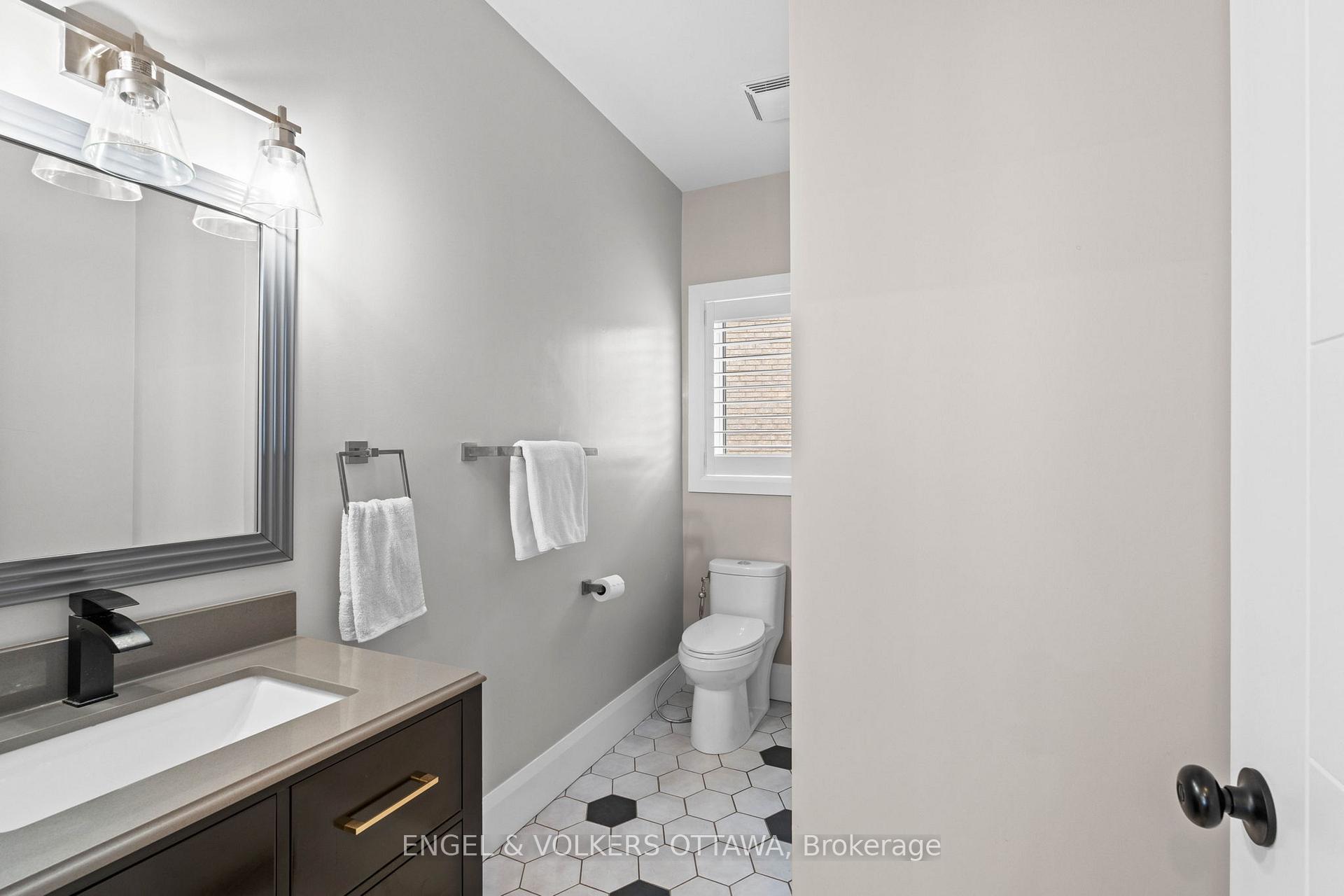 Photo 13 of 18 Fanterra Way, Ottawa, Hunt Club Park/Greenboro — HOMEH