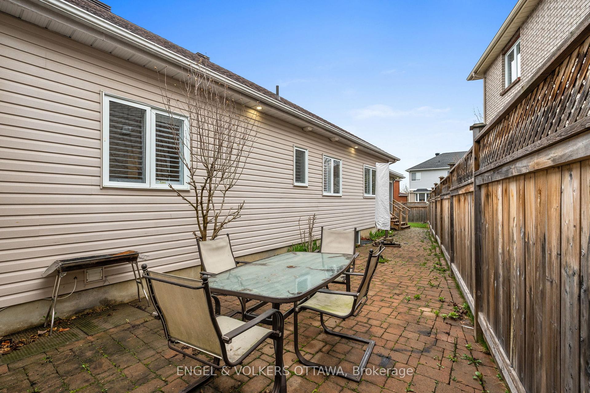 Photo 32 of 18 Fanterra Way, Ottawa, Hunt Club Park/Greenboro — HOMEH