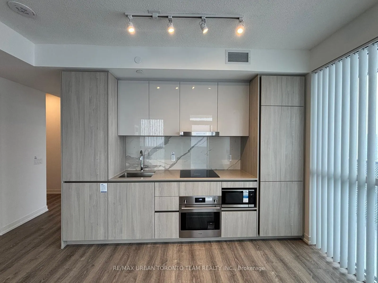 Photo 2 of Unit 5609, 8 Interchange Way, Vaughan, Vaughan Corporate Centre — HOMEH