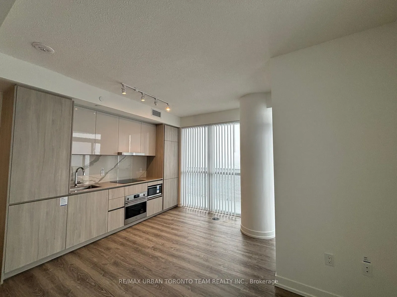 Photo 3 of Unit 5609, 8 Interchange Way, Vaughan, Vaughan Corporate Centre — HOMEH